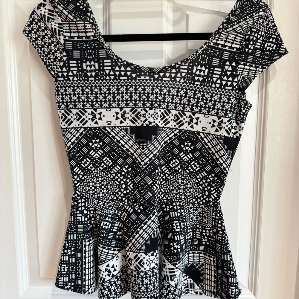 Black and White Geometric Women's Top